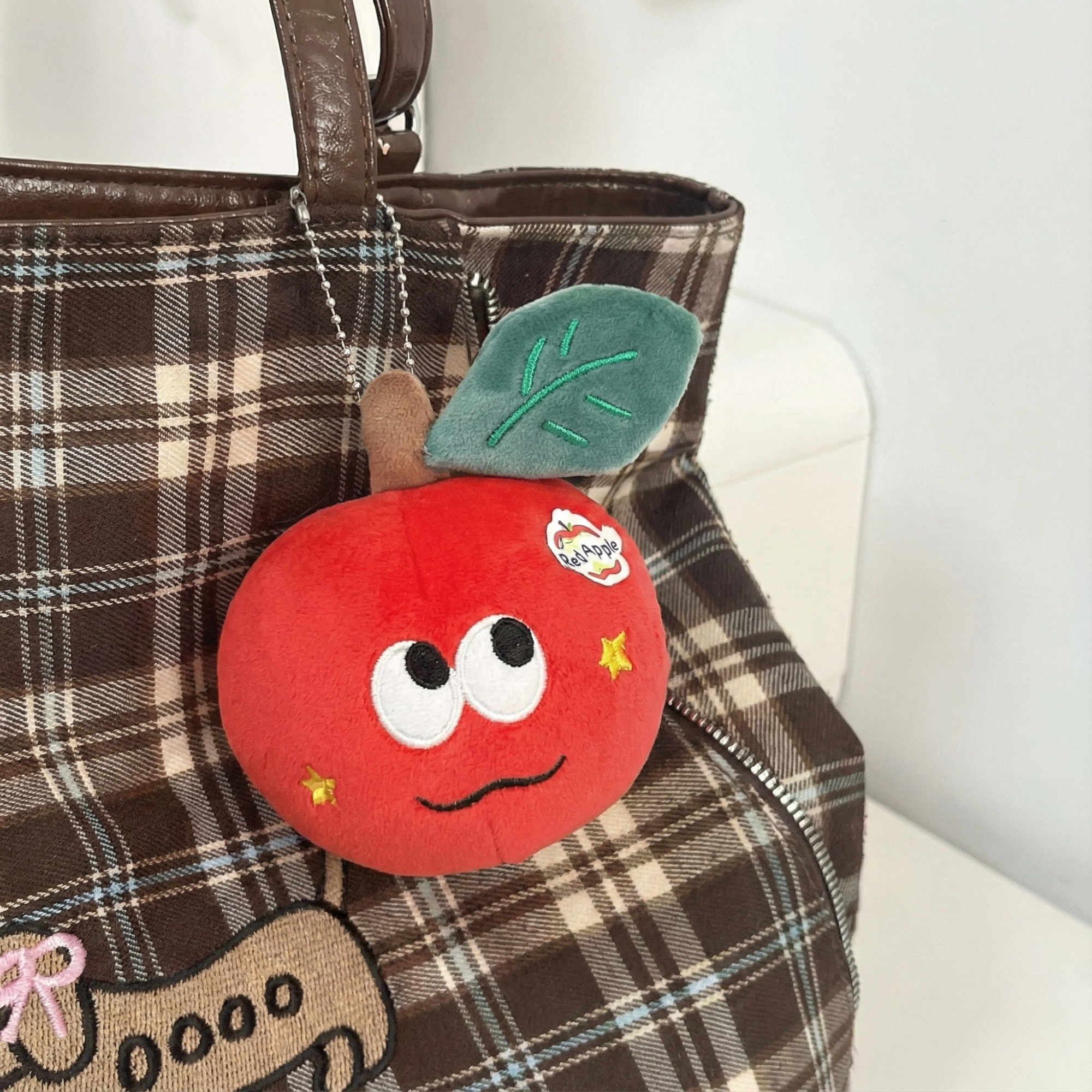 The "Surprise Inside" Apple: Interactive Reveal Plush Toy